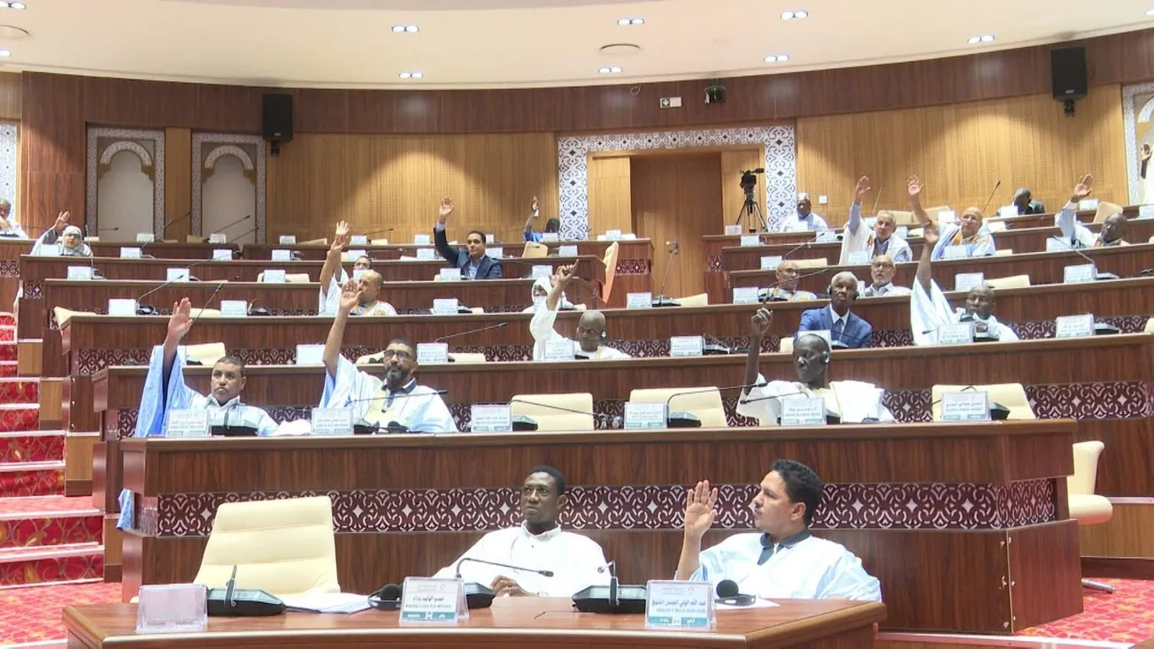البرلمان يصادق على مشروعين لدعم الصفقات العمومية والربط الكهربائي مع مالي