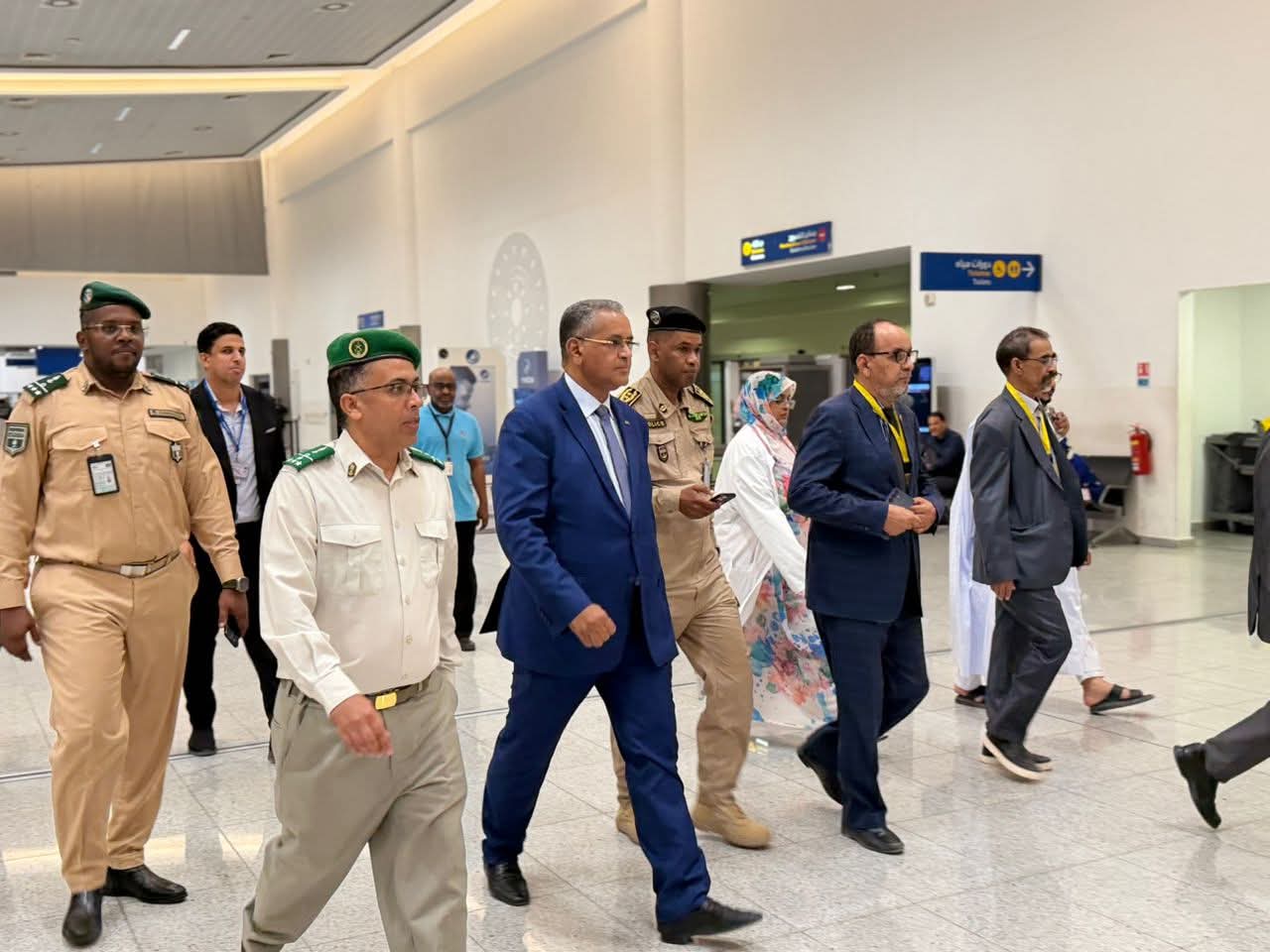 المدير العام للطيران المدني يشرف على إطلاق إجراءات صحية احترازية بمطار أم التونسي