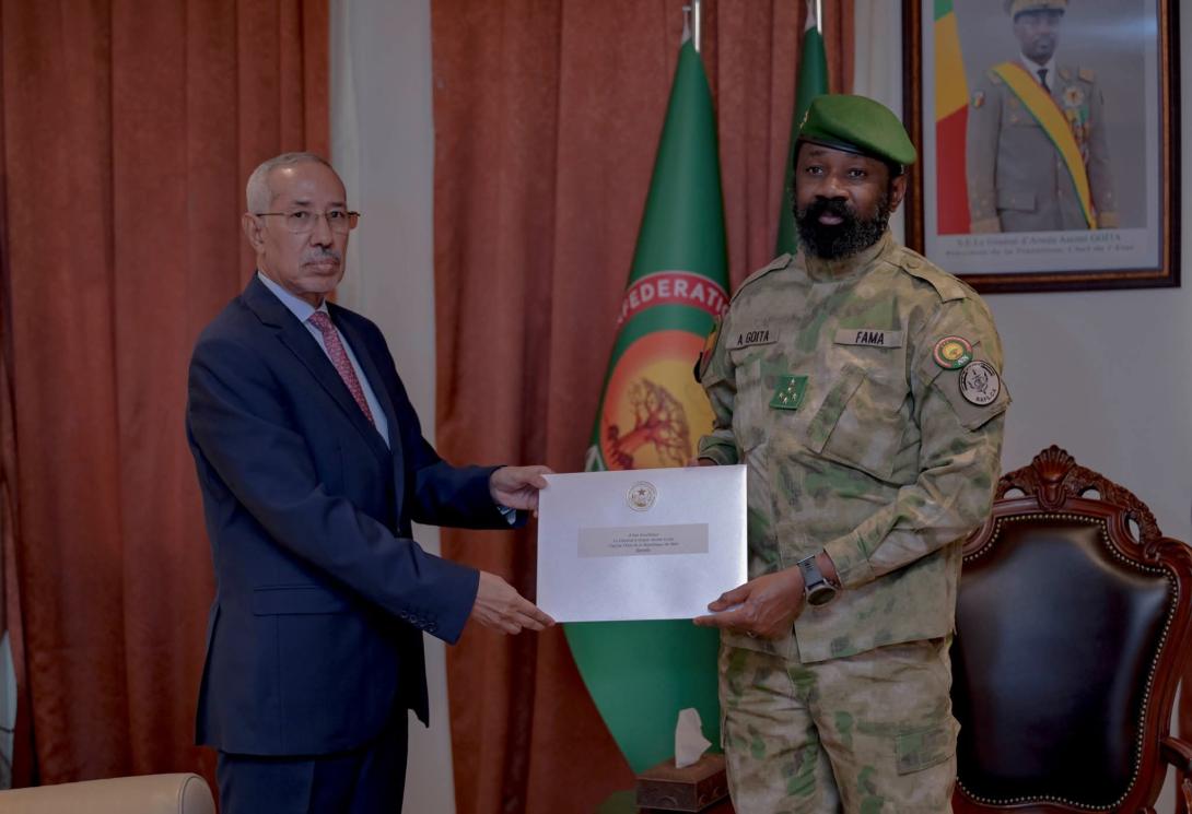 وزير الدفاع الوطني يسلم الرئيس المالي رسالة من الرئيس الغزواني