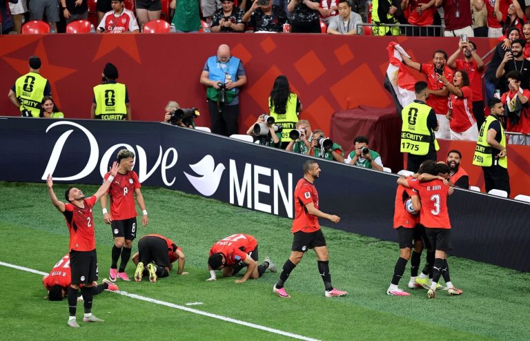 محمد صلاح يقود مصر لأول انتصار في كأس العالم