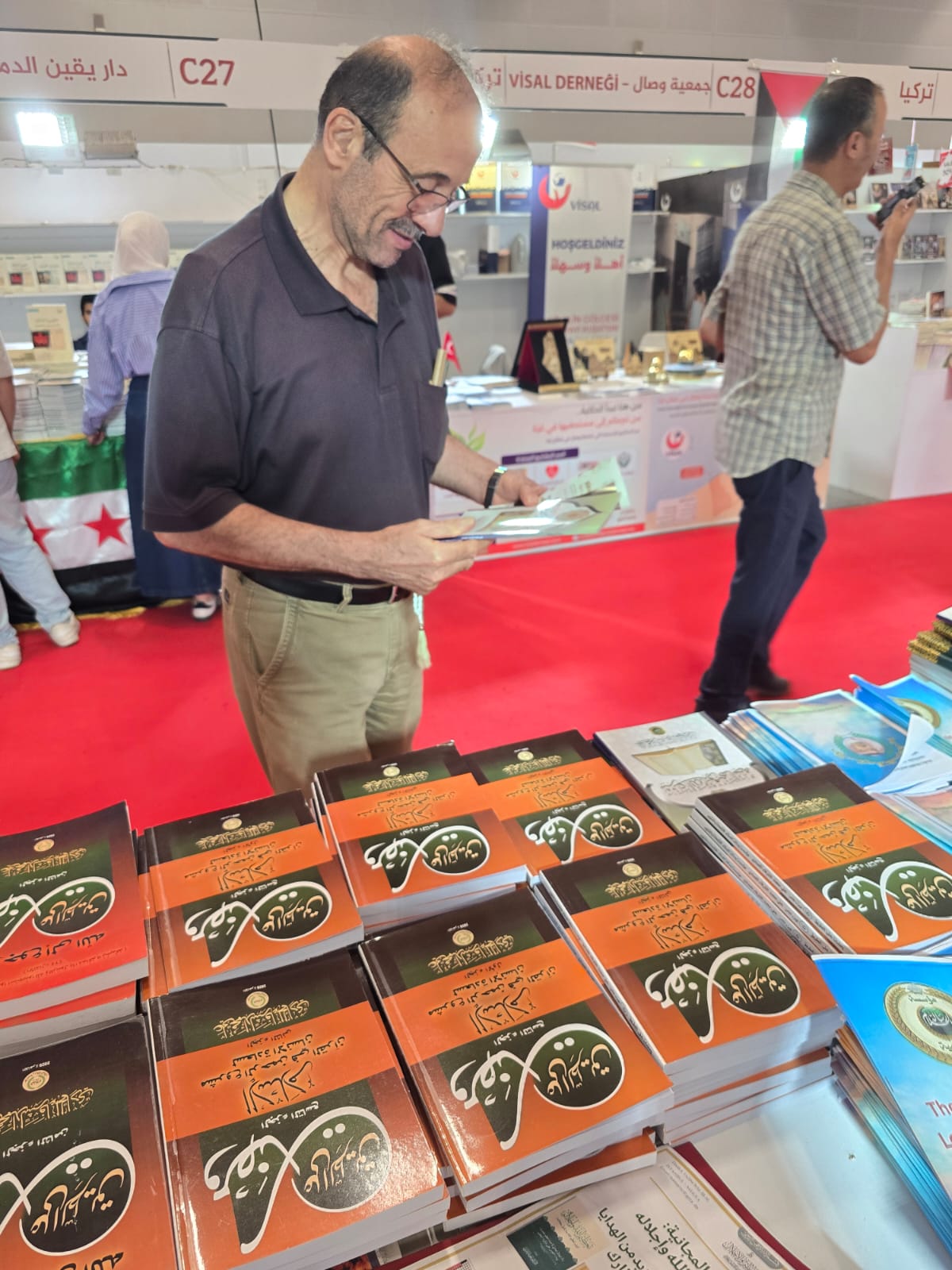 استمرار الإقبال الكبير على جناح مؤسسة رسالة السلام العالمية في معرض إسطنبول الدولي للكتاب