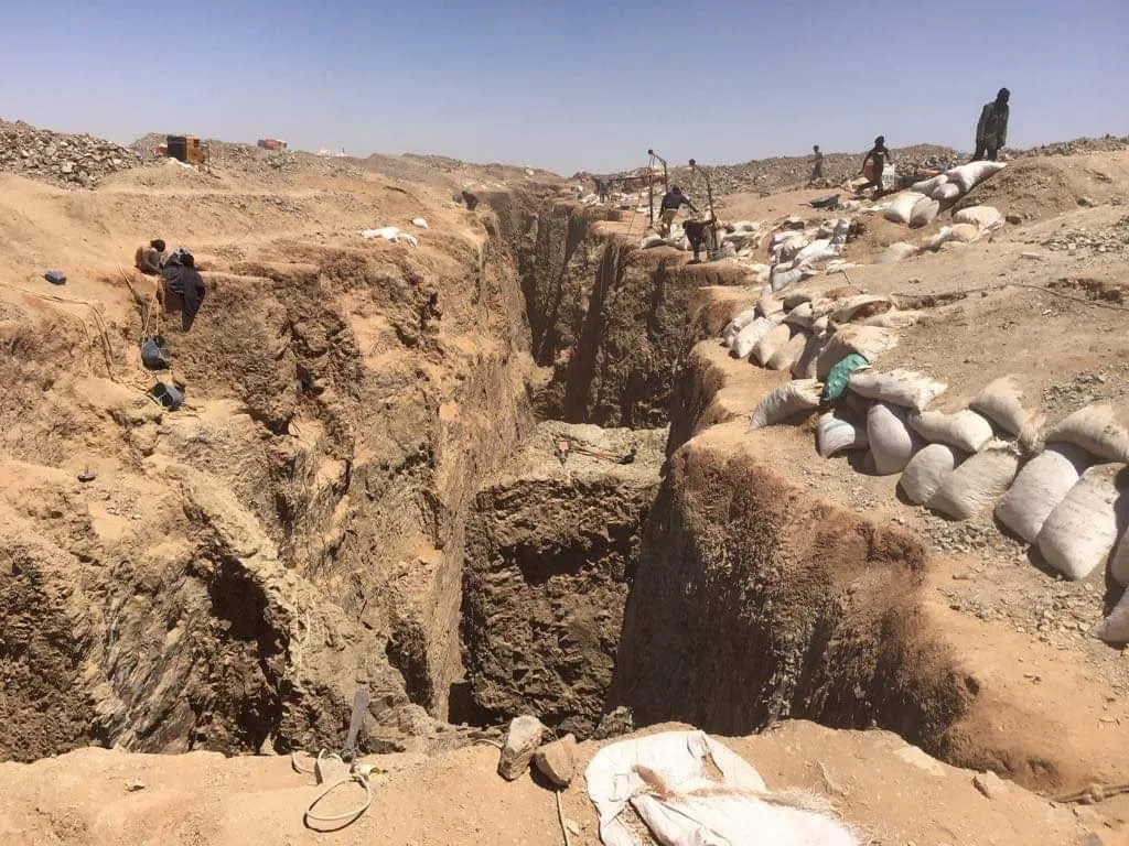 إنقاذ منقب وعلوق آخر في انهيار بئر بـ"اگليب اندور"
