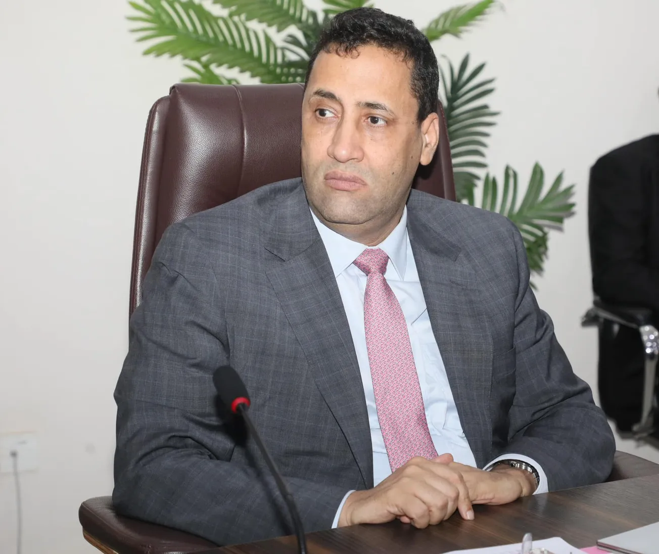 الوزير الأول يدعو لحملة إعلامية للتسجيل المبكر للتلاميذ