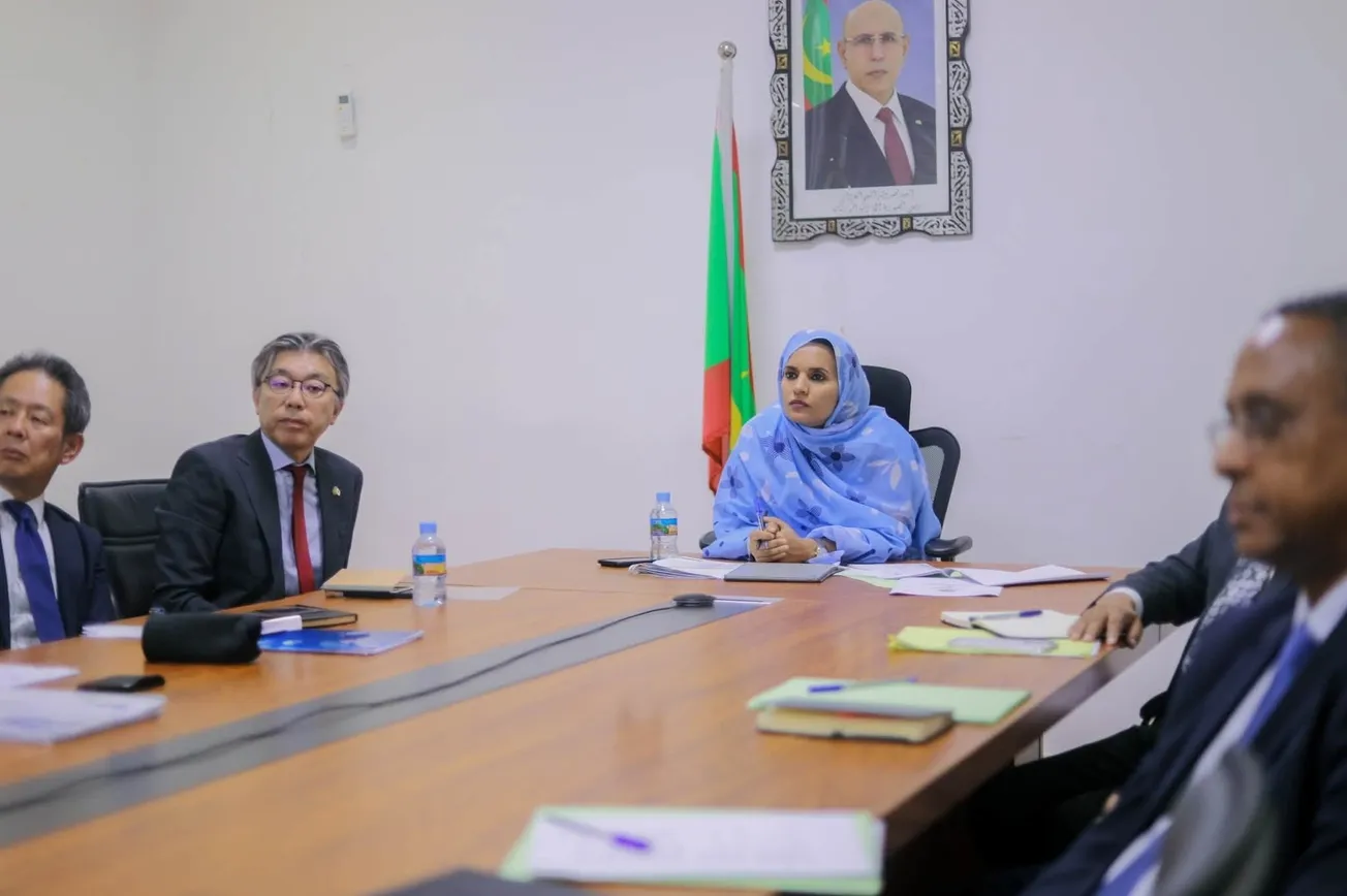 وفد من شركة "تويوتا" يسلم وزيرة المياه دراسة لتحلية مياه نواذيبو
